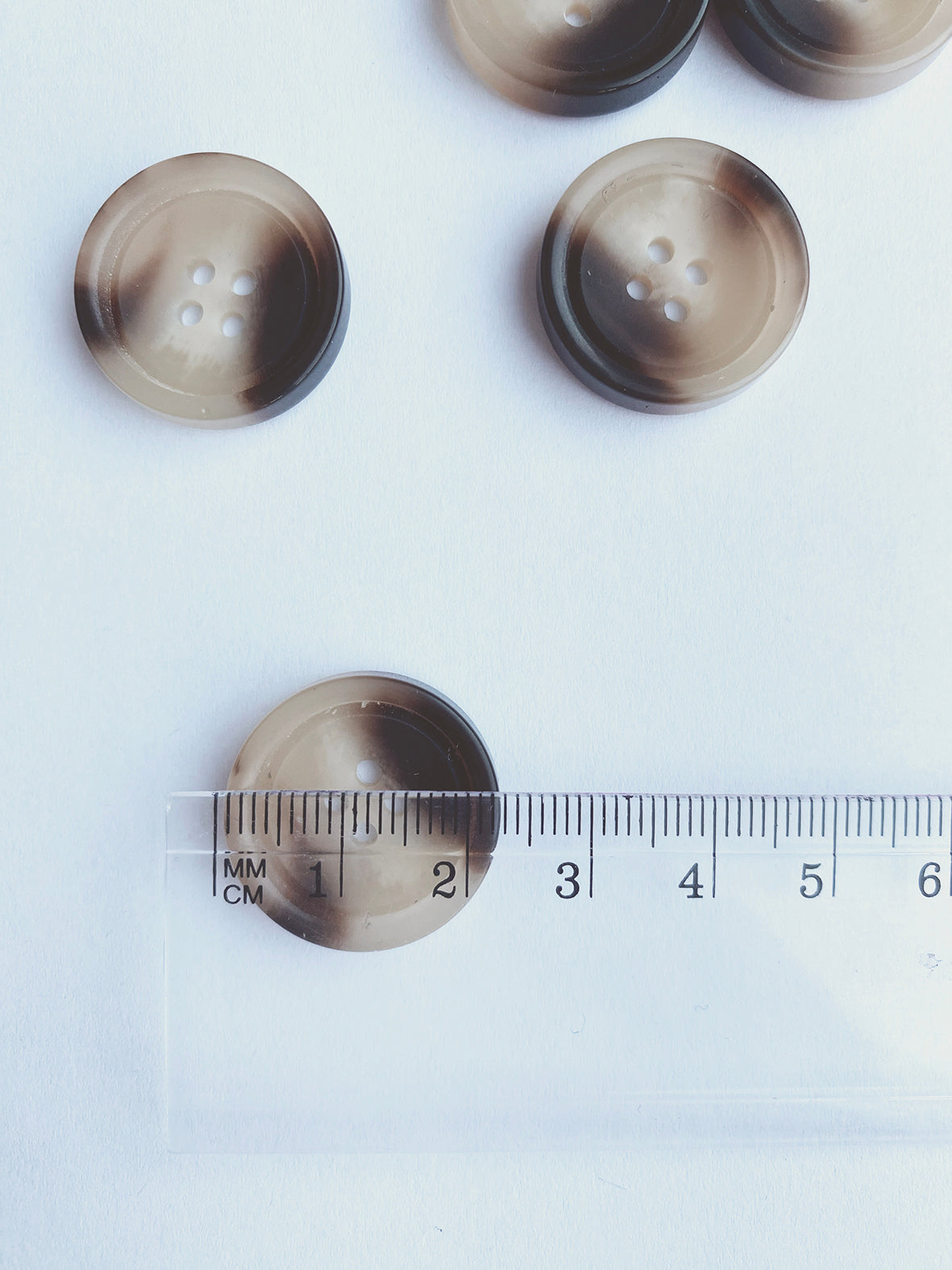 Botones de resina - café claro
