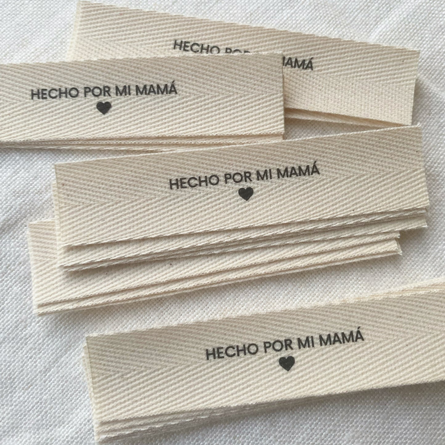 Pack de etiquetas de algodón
"Hecho por mi mamá"