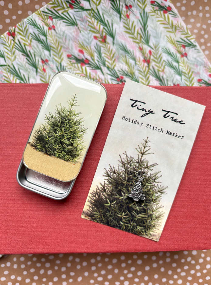 Kit Navideño 🎄 "Small Tin + Marcador árbol de Navidad" de Firefly Notes