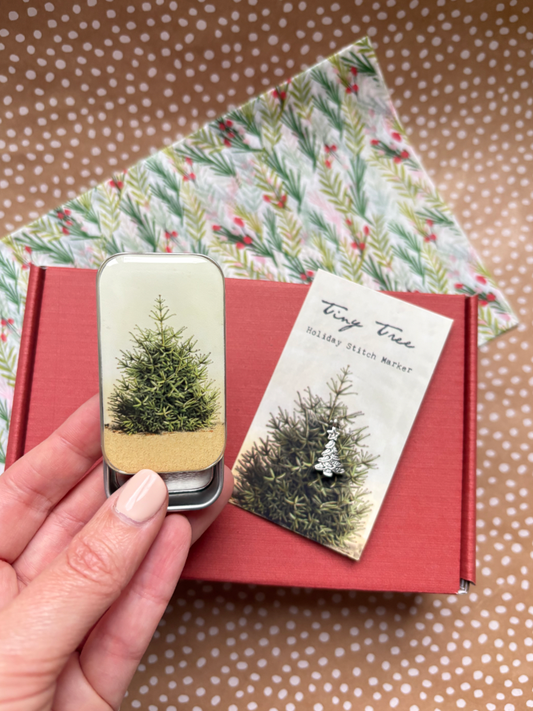 Kit Navideño 🎄 "Small Tin + Marcador árbol de Navidad" de Firefly Notes