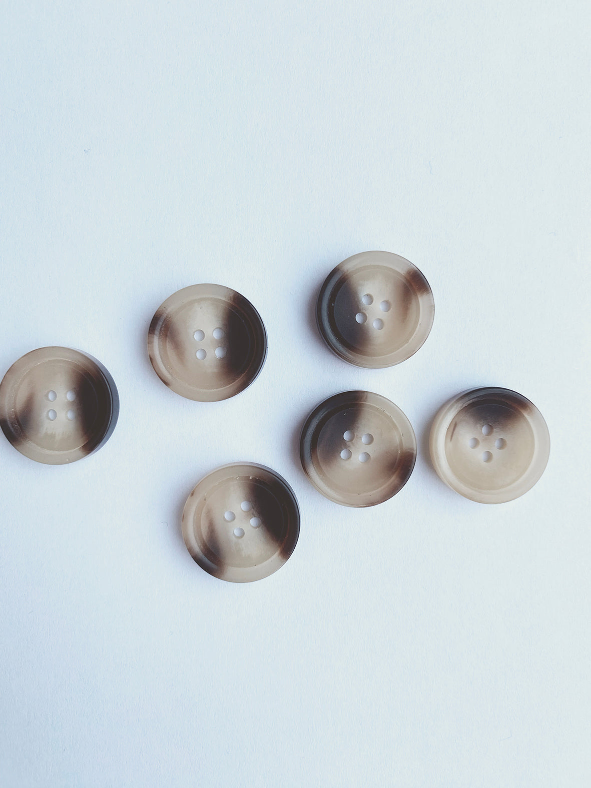 Botones de resina - café claro