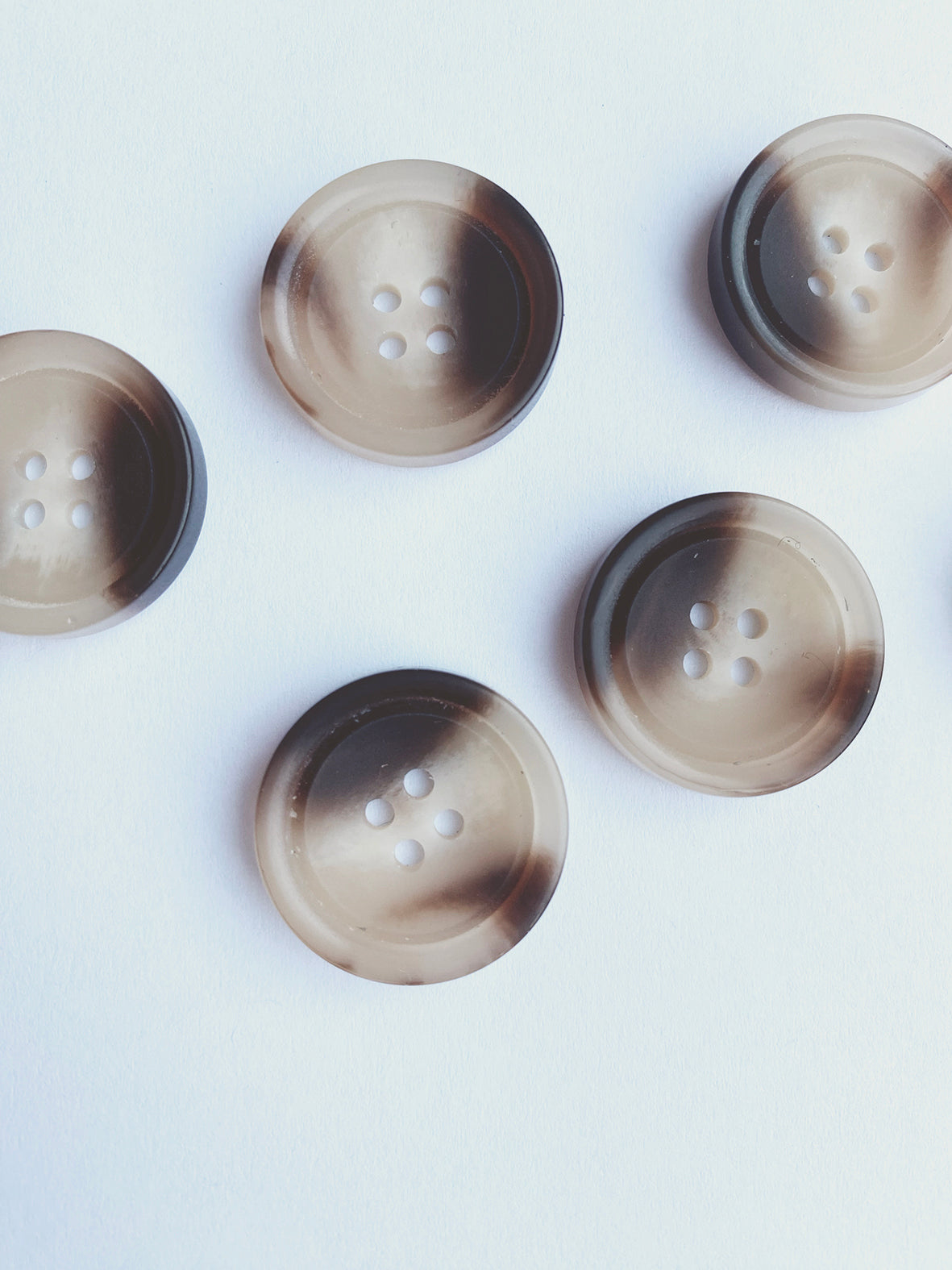 Botones de resina - café claro