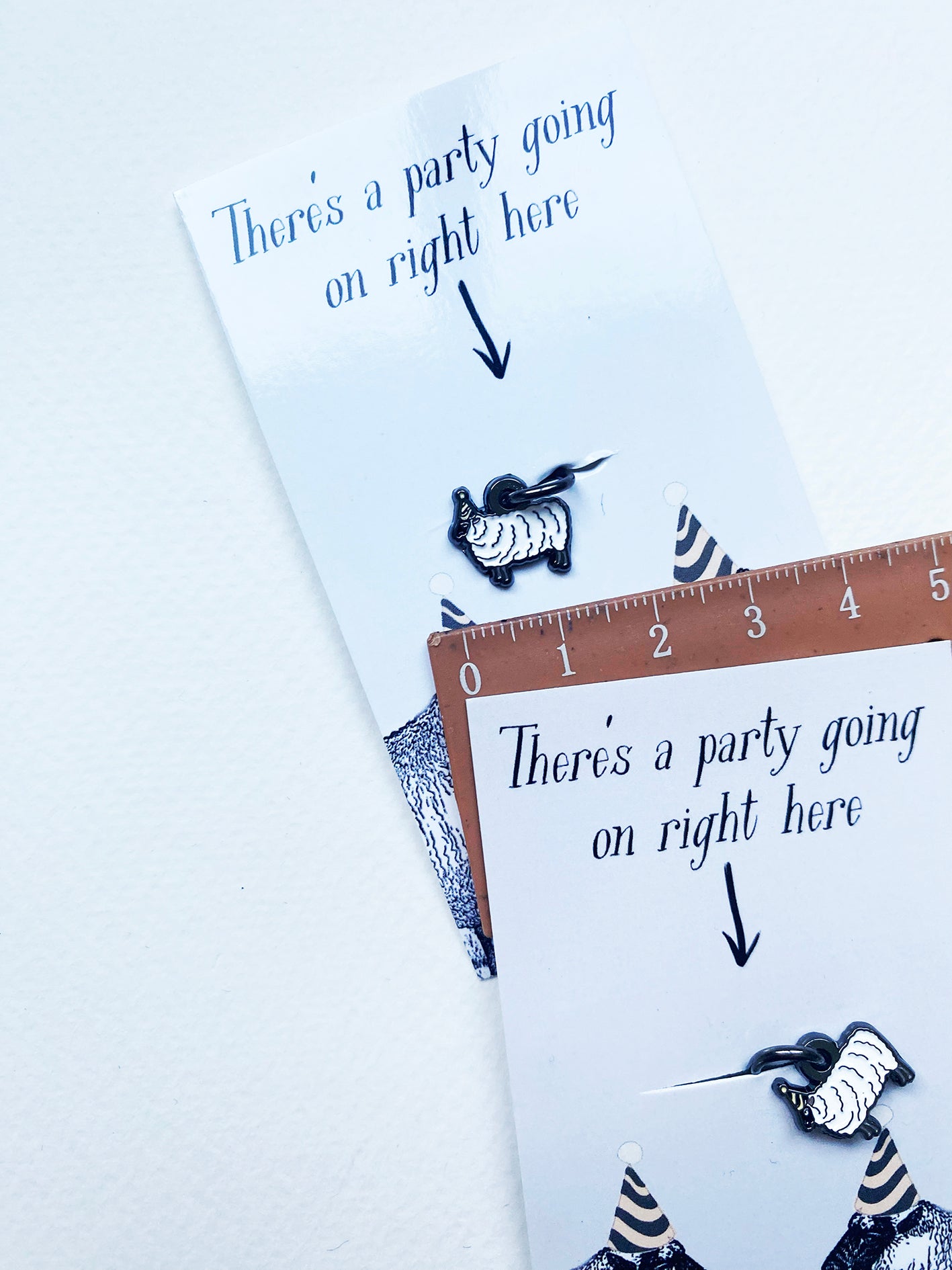 Marcador Esmaltado "There're a party going out right here"