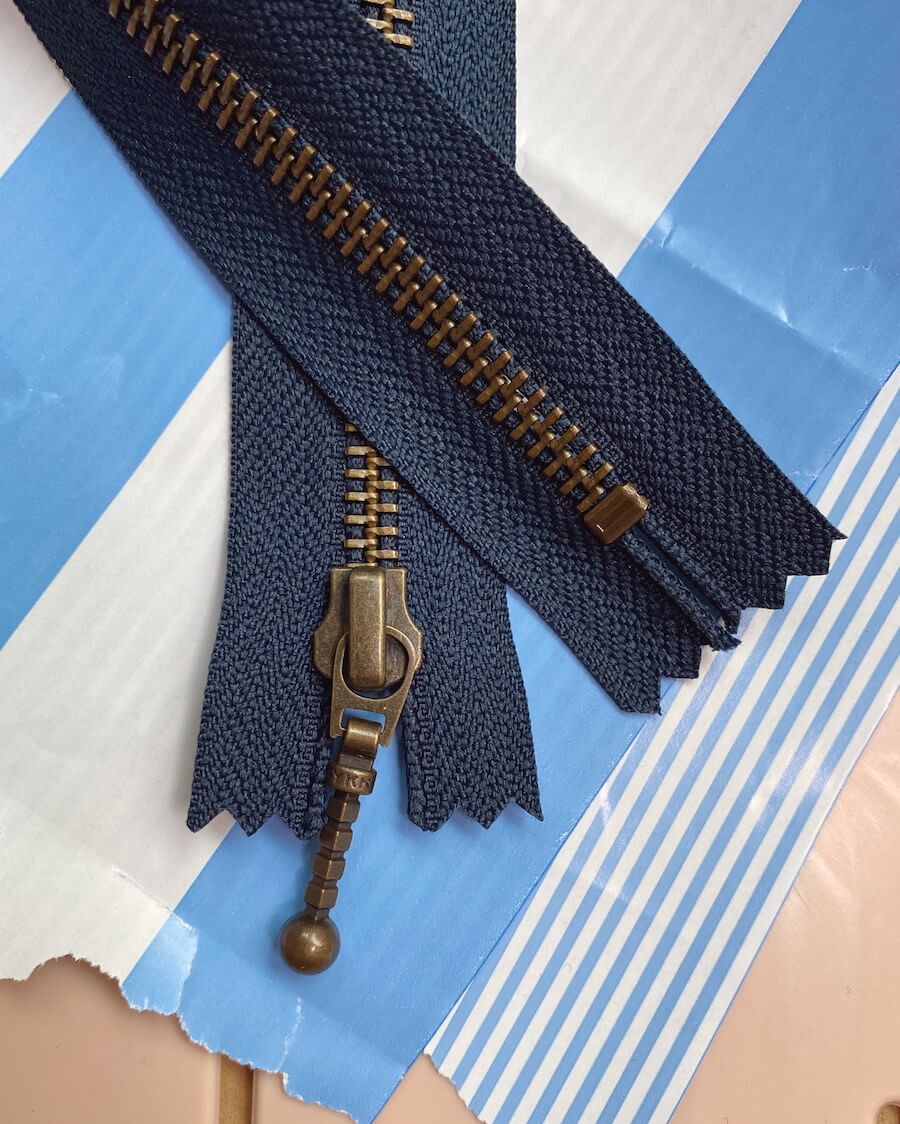 Cierre metálico YKK 35 cm azul marino