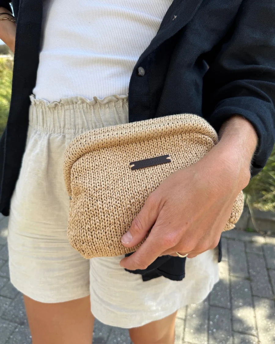 Etiqueta de cuero café oscuro Petiteknit